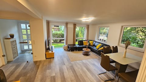 Top Airbnb: Apartment by the city park: 2 terraces 2BR, 84 m² in Ilmenau