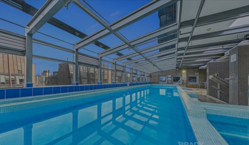 Chic Town House With City Views gallery image 3