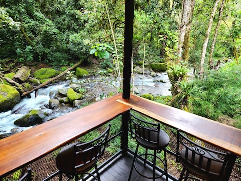 Unicorn Chalet : A Riverfront Quetzal Paradise !