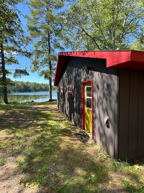 Cozy Cabin on Private Lake in Gwinn