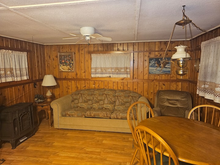 Quaint Cabin In The Forest Near The Ausable River! - Oscoda, MI