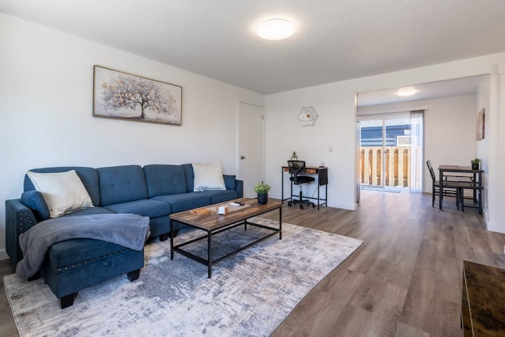 Contemporary 2 Bedroom Apartment w/ Washer & Dryer