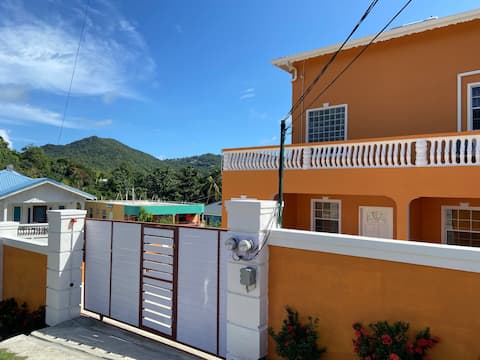 Condo in Gros Islet 10 mins drive to beach,stadium
