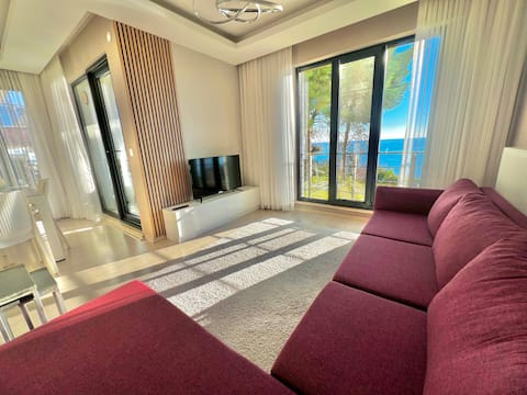 Unique view and a peaceful home. 100% cleanliness