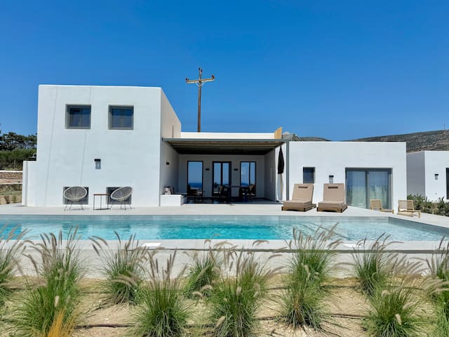 Faragas Hill Oasis Villa