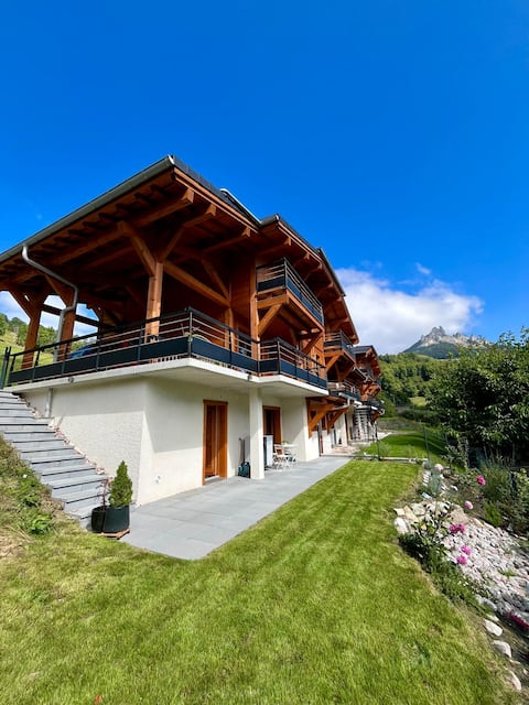 Cosy modern alpine chalet with stunning views