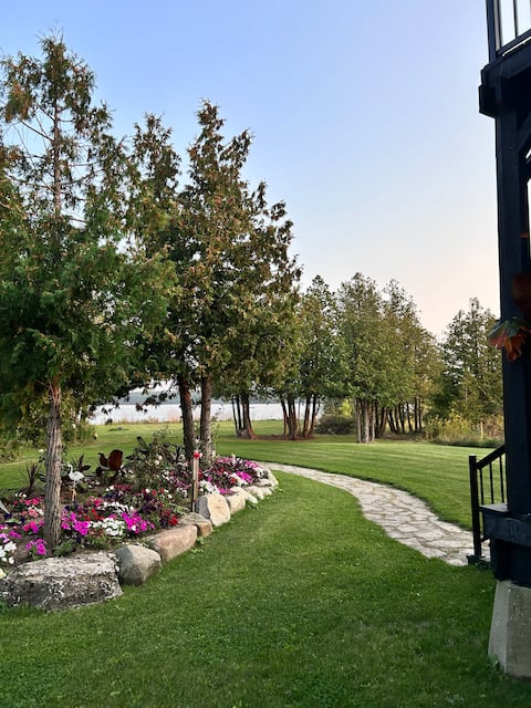 Lake Front Cottage in Tehkummah