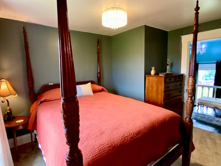 Soba „Remus Room” posvećena je prvom poznatom gangsteru i kralju krijumčara alkohola Georgeu Remusu.