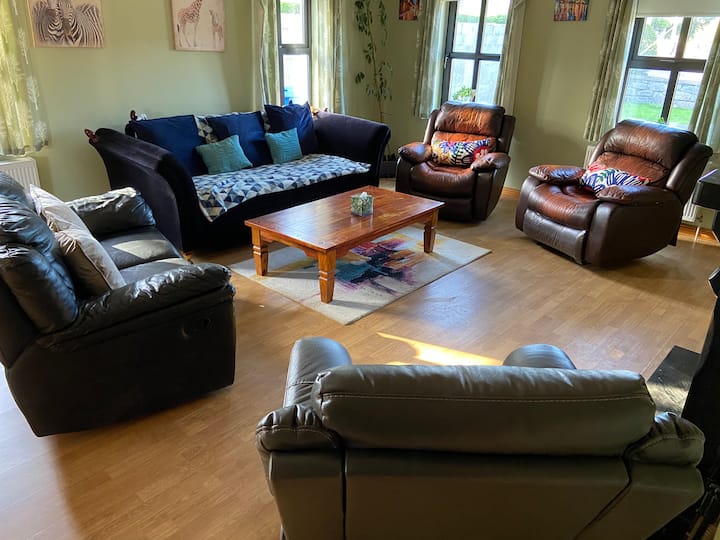 Large House In Quiet Village - Tuam
