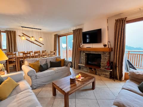 Annonce Airbnb populaire: Luxury Chalet 90m to Gondola | Sauna & Views | 12p à Isère