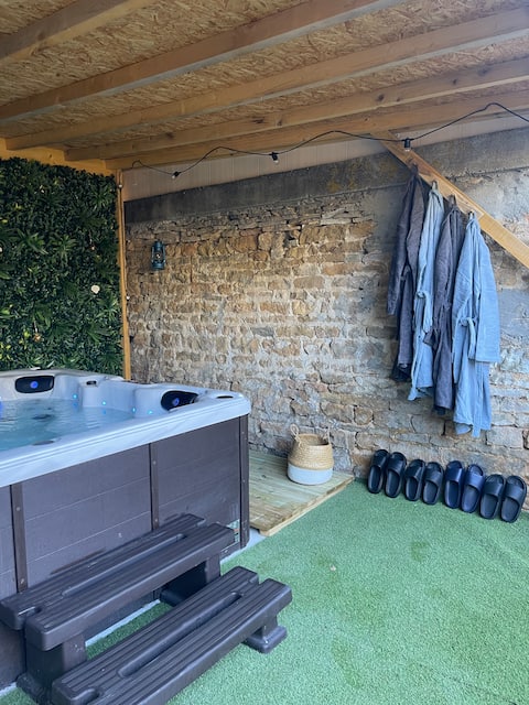 House with large private Jacuzzi.