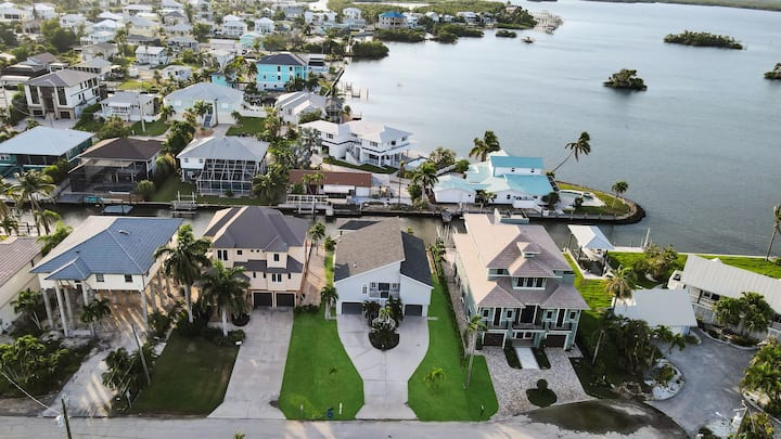 Azure Beach House - Fort Myers Beach, FL
