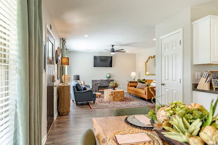 Lexington Luxe Retreat - Elizabethtown, KY