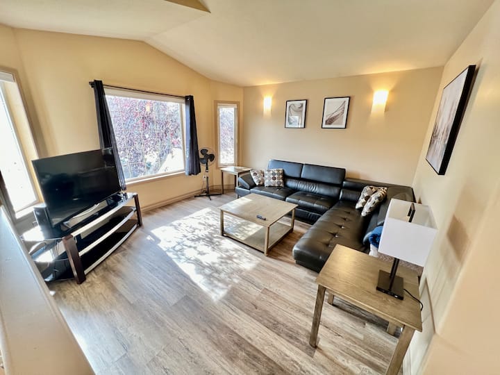 2br Comfy House - Fast Wifi - Long Stays Welcome - Grande Prairie
