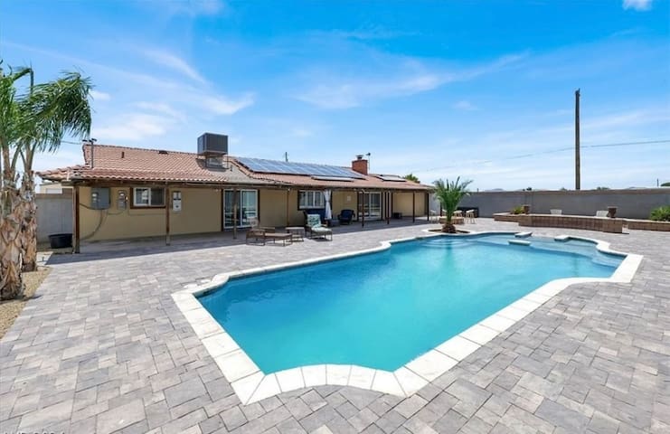 Vegas Staycation Pool+Hot Tub | BBQ | Strip Close