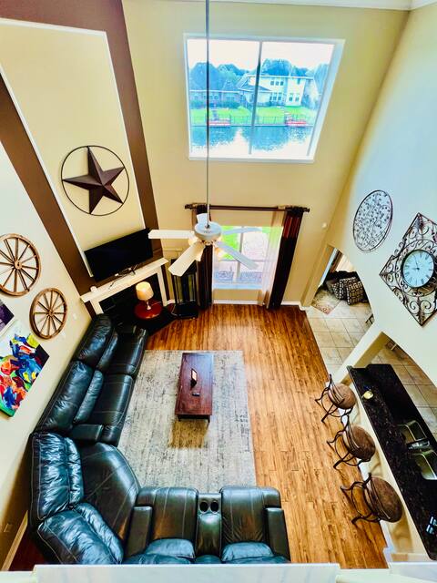 5 STAR ★★★★★Serene Lakeside Oasis★Spacious★