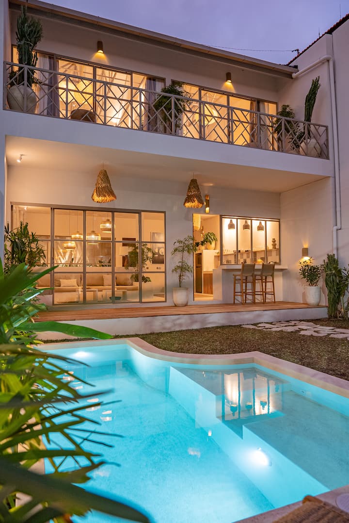 Stylish Tropical Villa With Pool In Berawa -Canggu - チャングー