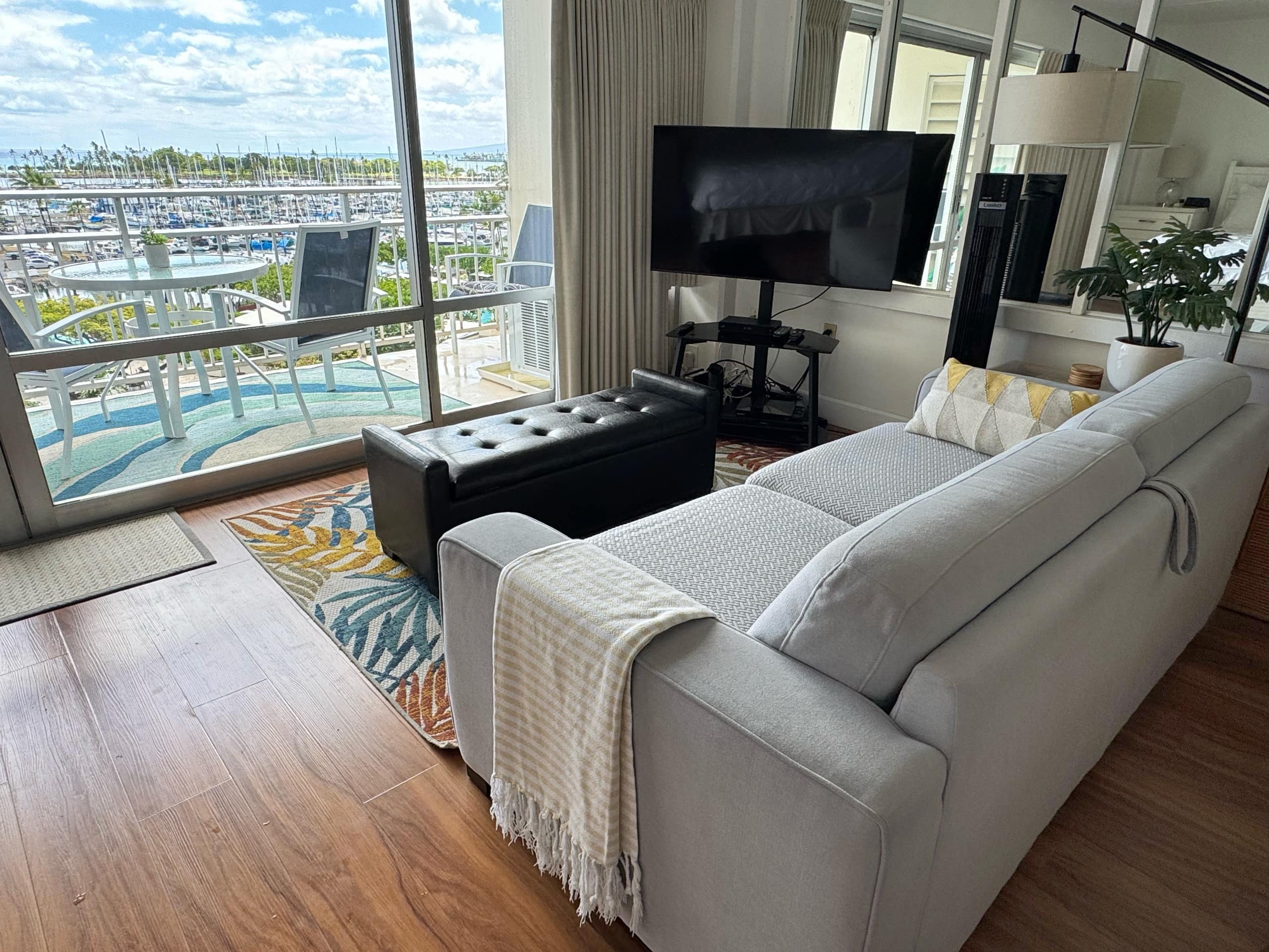 Condo in Honolulu · ★4.98 · Studio · 2 beds · 1 private bath - Image 2