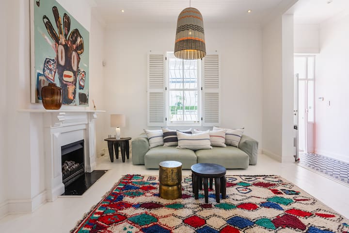 Stylish Victorian 3BR in Heart of Green Point