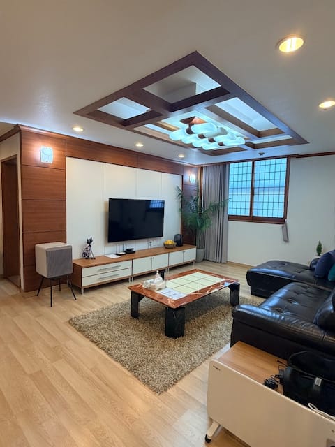 Antique mood emotional house under Geumo Mountain｜Private house