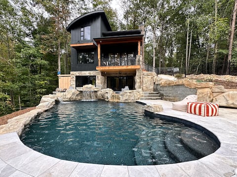 Honey In The Rock: Lake Front Oasis