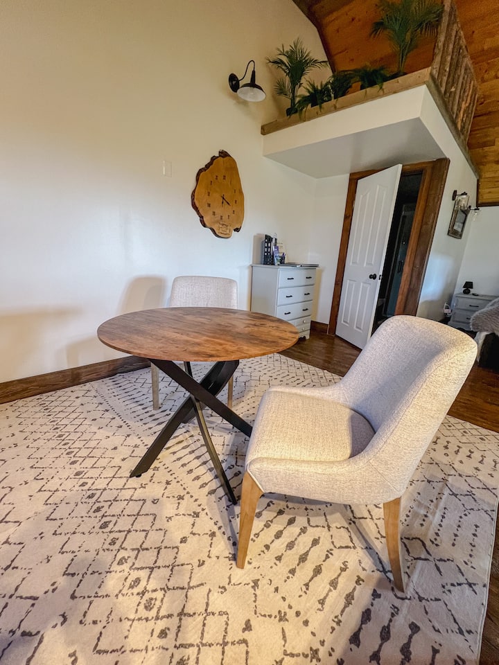 The Centre Suite - Black Diamond