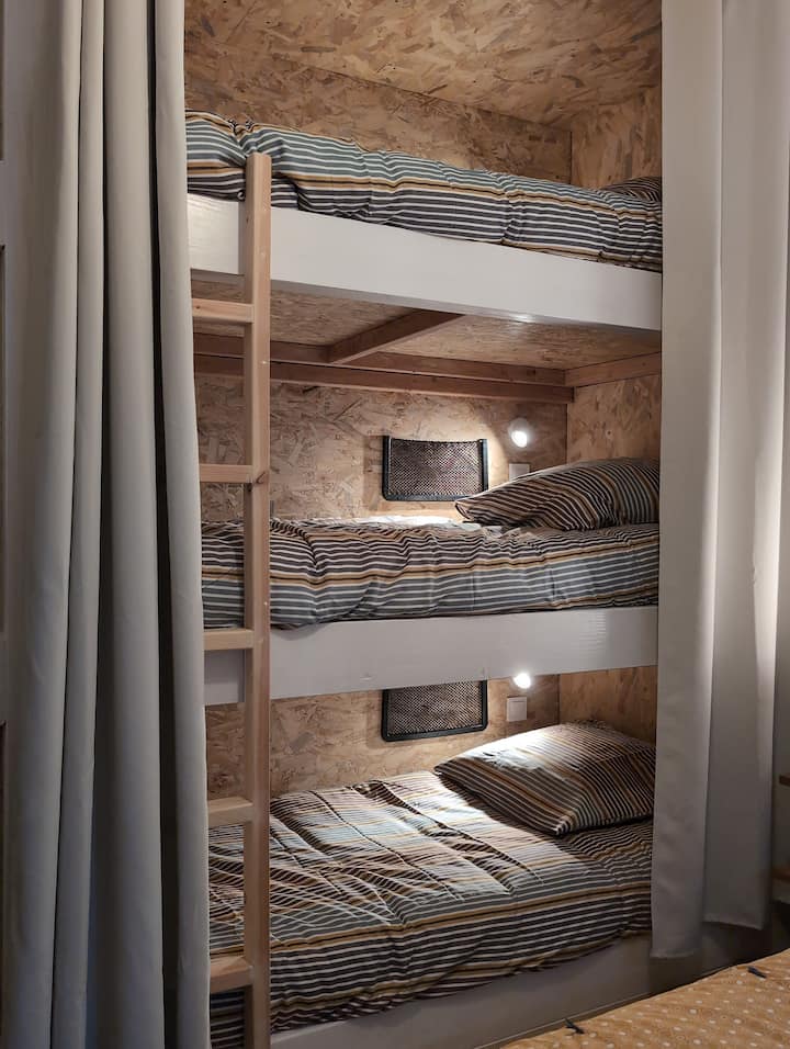 Vitanda 3 x 90/190 vya mbao kwa ajili ya watu wazima au watoto.