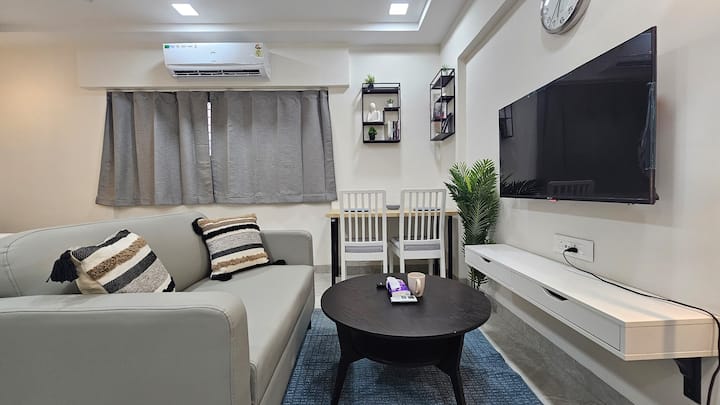 Bayside 06 - Studio W/ Full Kitchen & Cozy Lounge - Mumbai