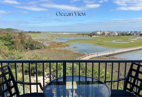 Top Airbnb: Panoramic OCEAN VIEWS! King bed & resort amenities in Hilton Head Island / Bluffton