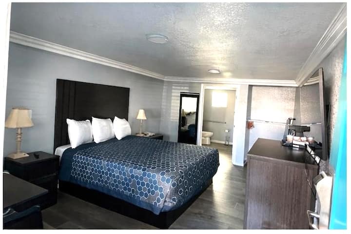 Cozy Queen Room In Pismo Beach - Pismo Beach, CA