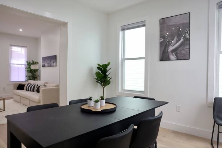 15 min to NYC! NEW Private Luxury 4BDR Home! gallery image 5