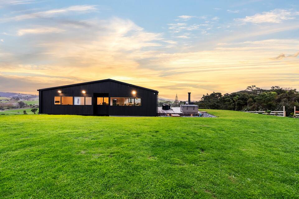 Skyfall, above the Muriwai Valley, Waimauku, Auckland, New Zealand, photo 5 of 10