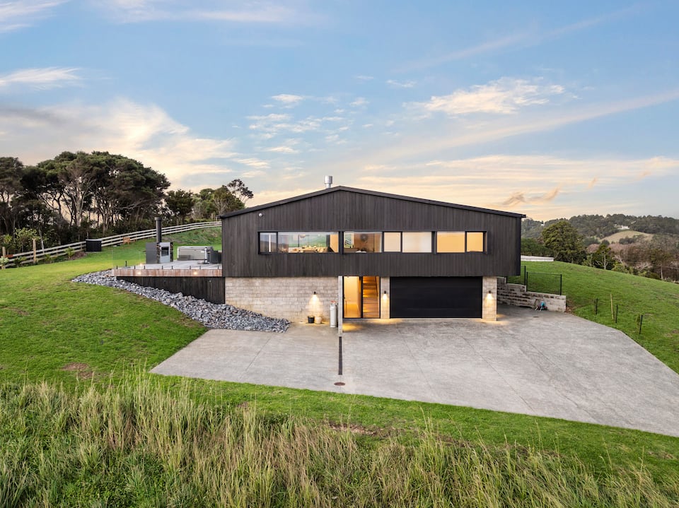 Skyfall, above the Muriwai Valley, Waimauku, Auckland, New Zealand, photo 10 of 10
