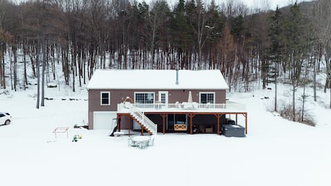 Serene 42 acre Mountain View/Hot Tub/Ponds