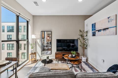 Successful Airbnb property: OTR+CBD | 1-Bed Suite l Free Parking l Gym & Pool in Pendleton