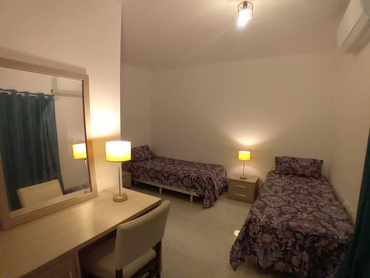 Ak o to hosť požiada, môže sa umiestniť vedľa seba.