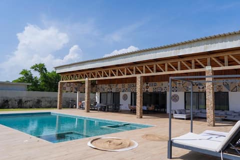 Luxury Villa in Assinie, between Lagoon and Sea