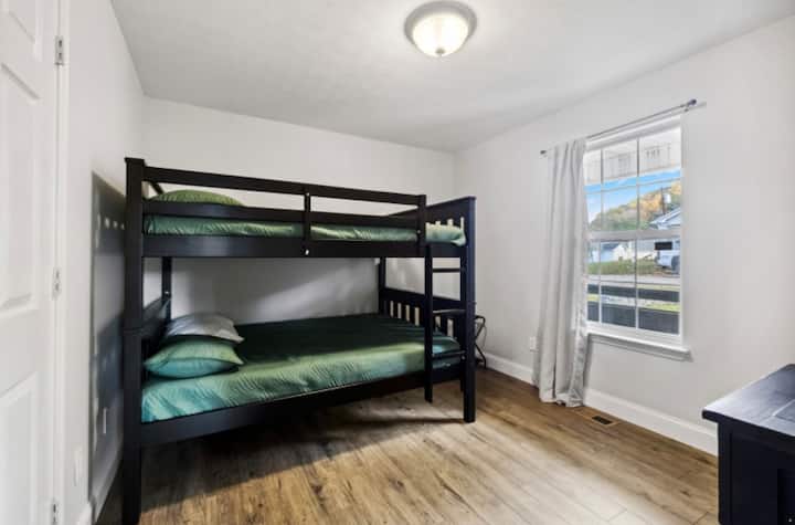 Max capacity of 200lbs for top bunk. 