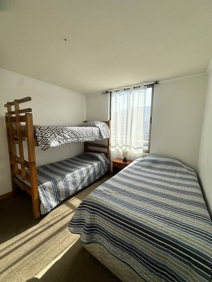 Гнездо на легло и двуетажно легло, подходящи за 4 - ма възрастни. 