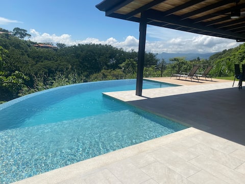 Villa Plumeria – Hillside Oasis Near SJO Airport