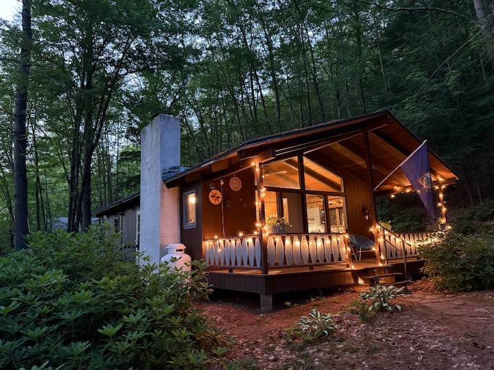 Holiday Light Vermont Cozy Ski Cabin Near Stratton - Cabins for