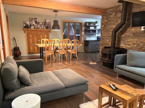 Popular Airbnb listing: Quiet family cottage in Stoneham Et Tewkesbury