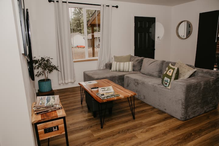 Parkway Grove Family Retreat W/spa Shower+hot Tub - California