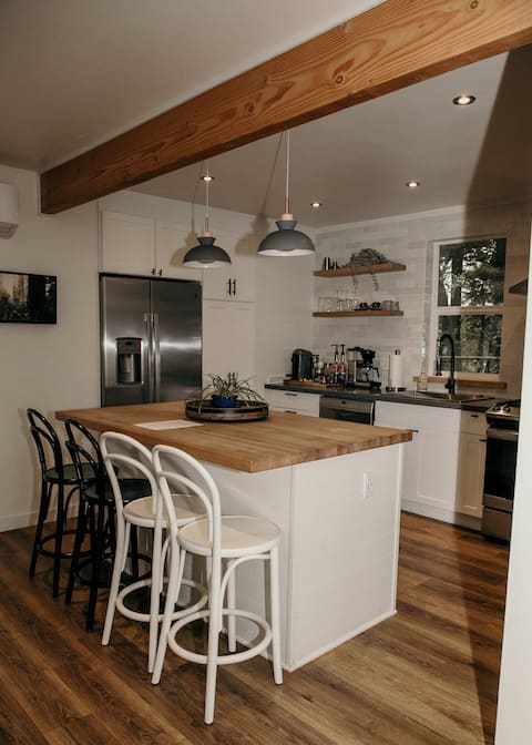 Parkway Grove Redwood Retreat w/Spa Shower+Hot Tub