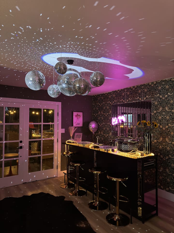 DISCO HOUSE • Pool • Pickleball • Bar • Glam Room - Austin