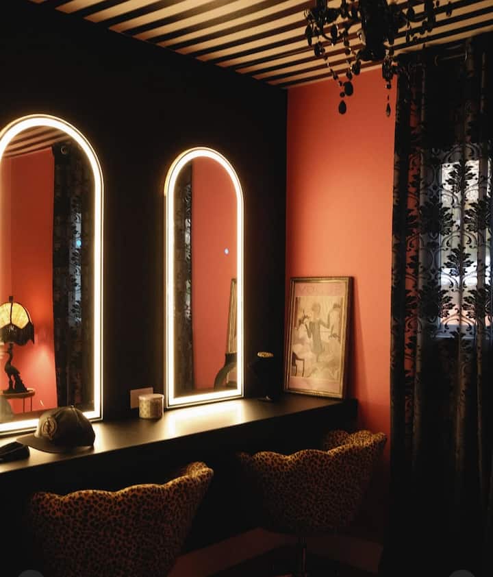 DISCO HOUSE • Pool • Pickleball • Bar • Glam Room - Austin