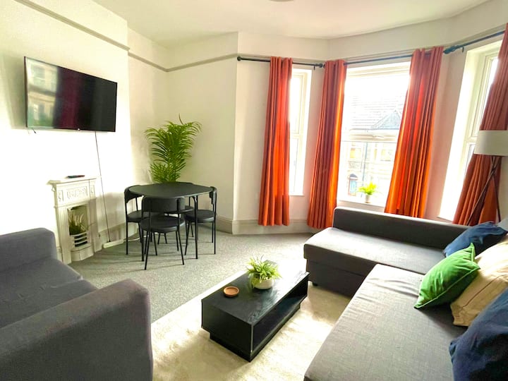 Modern 2 Bed • Street Parking • Near City Centre - Cardiff Metropolitan University