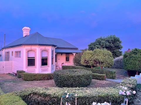 Heritage Guest House | Ocean Views & Gardens