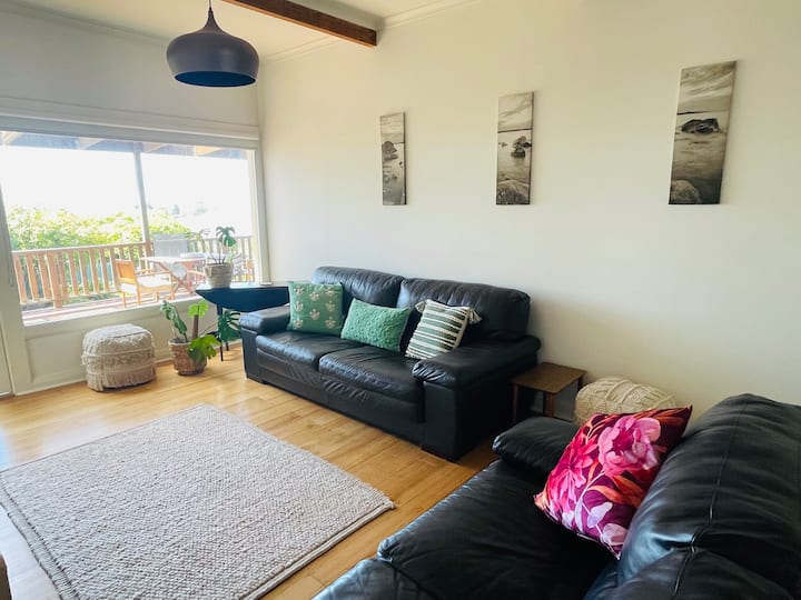 Heritage Guest House | Ocean Views & Gardens - Ulverstone