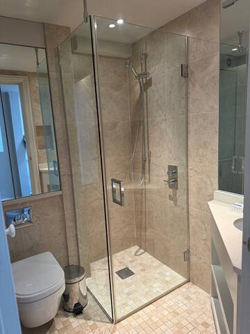 2 bedroom loft with high ceilings gallery image 4